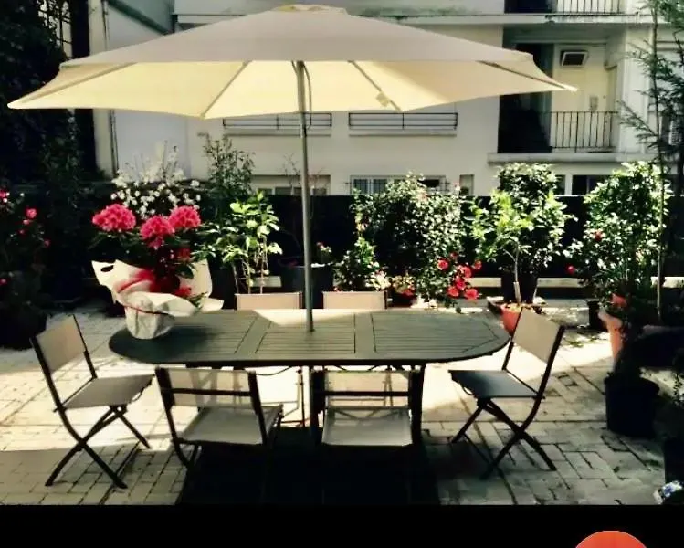 Tour Eiffel - Grand Deux Pieces Avec Terrasse Apartament *